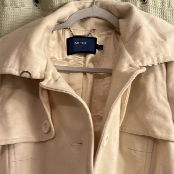 Ladies coat - Picture 2 of 7